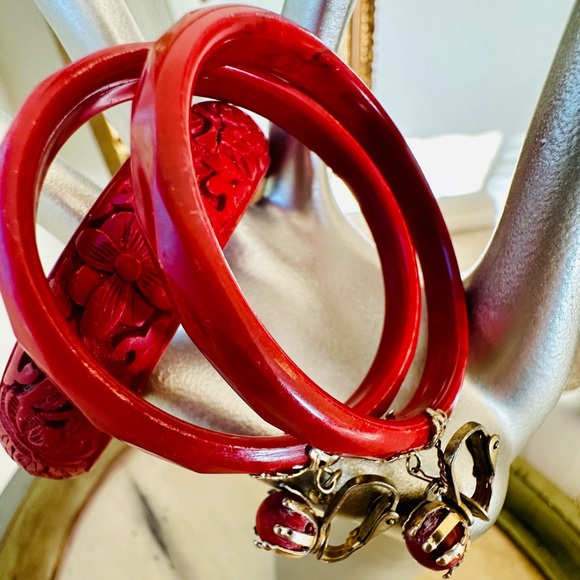 Vintage Red Asian Bangle & Large Hoop Earrings - Picture 15 of 15